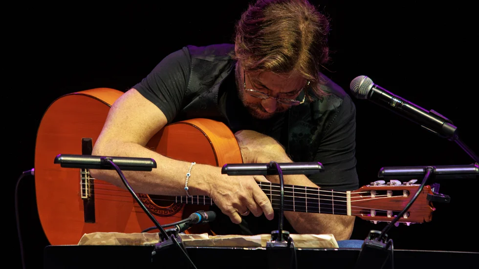 Al Di Meola spelade i Bukarest på onsdagen när han drabbades av en hjärtattack.