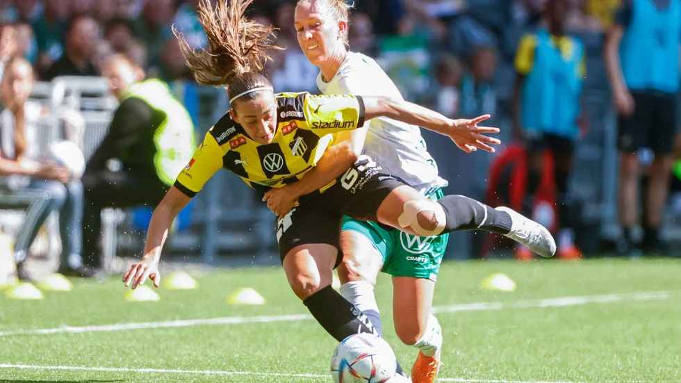 Julia Roddar och Hammarby har just nu ett knappt övertag på Rosa Kafaji och Häcken inför den damallsvenska guldspurten. Arkivbild.
