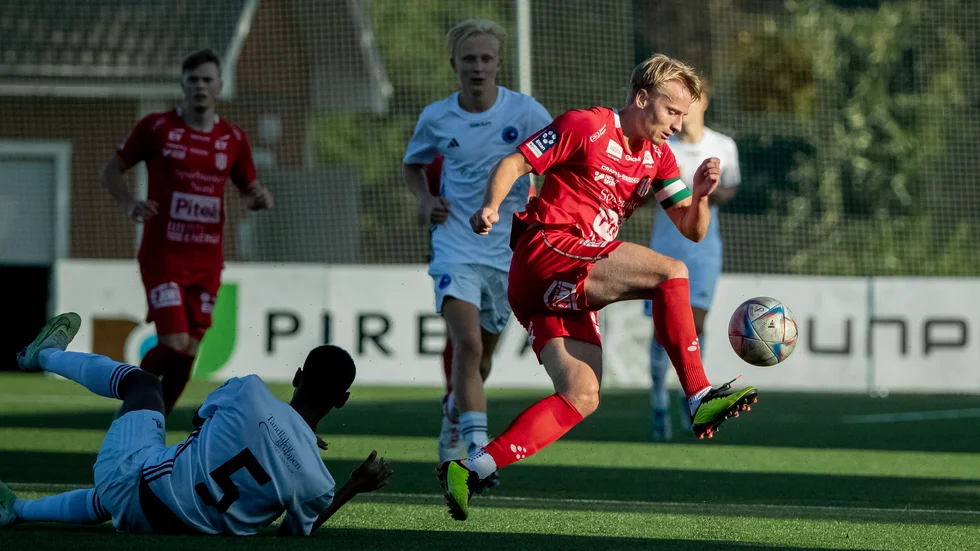Henrik Millbert och hans Piteå IF inleder serien på hemmaplan under påskhelgen