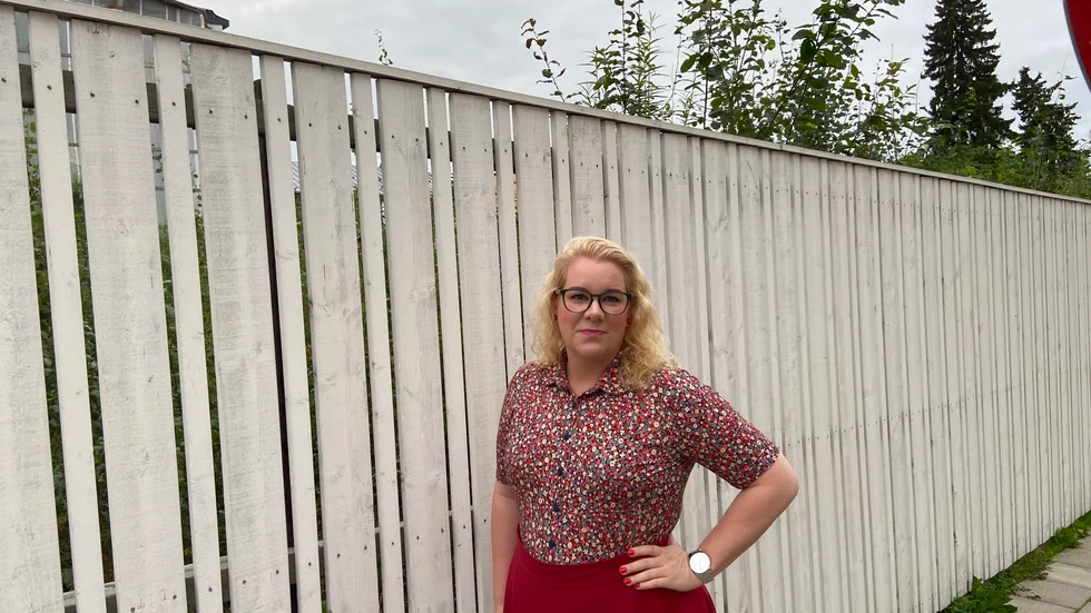 Linda Johansson (S) är vice ordförande i Plex-utskottet. Hon och hennes parti är oroliga över Vi Invests ekonomiska förmåga att klara bygget av ett nytt hotell i stattgropen.