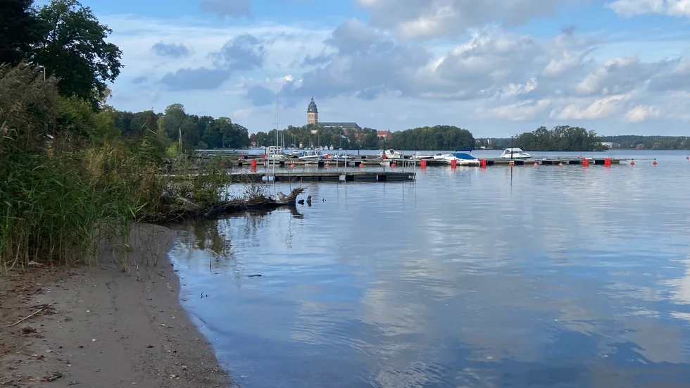 En fritidsbåt med en 70-hästars motor stals nyligen vid en brygga i Fridhem.
