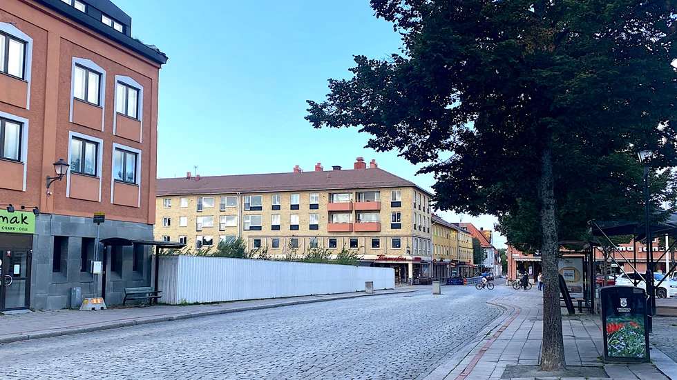  ”Vi anser att planförslaget behöver arbetas igenom ytterligare” citerar insändarskribenten byggnadsförvaltningen yttrande.