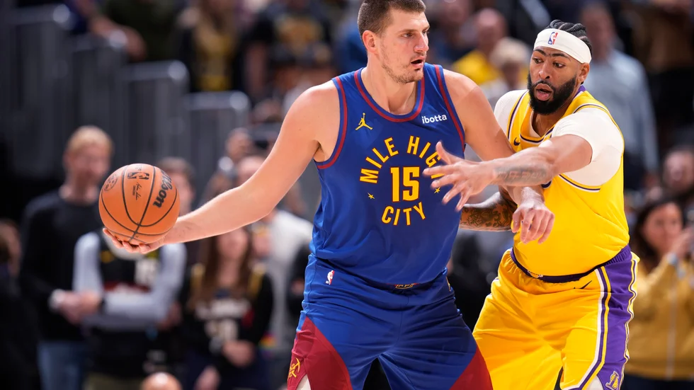 Denvers Nikola Jokic bjöd på en uppvisning i NBA-premiären.