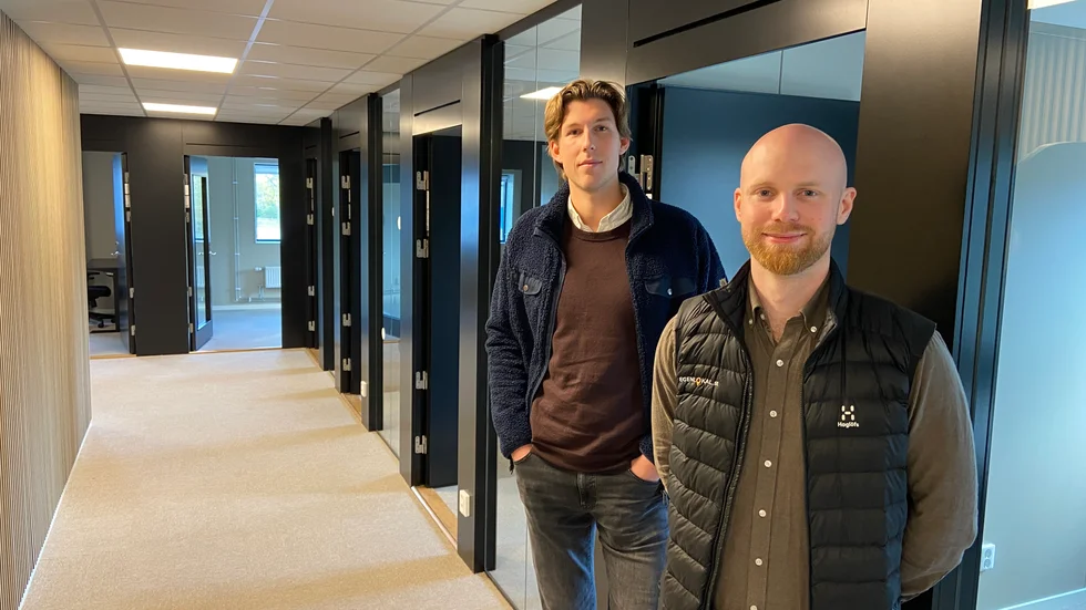 Hotellet består av totalt tio rum. Hyresgästerna för dessutom tillgång till fikarum, konferensrum och dusch och toalett, berättar Tim Larsson och Vincent Eriksson.