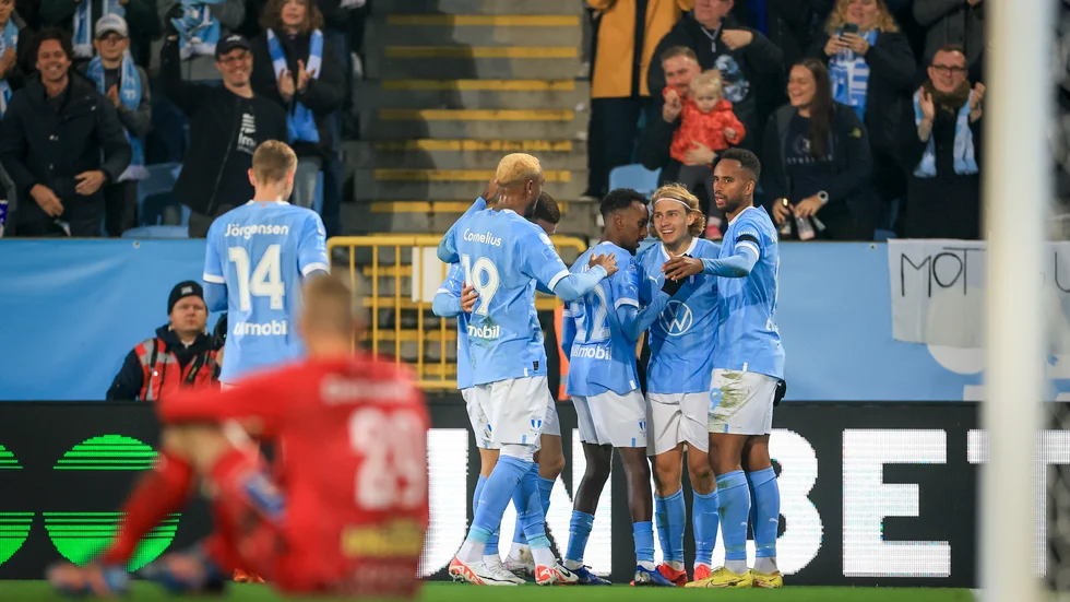Malmö FF slog Varberg med 5–0 på hemmaplan och tog över serieledningen i allsvenskan.