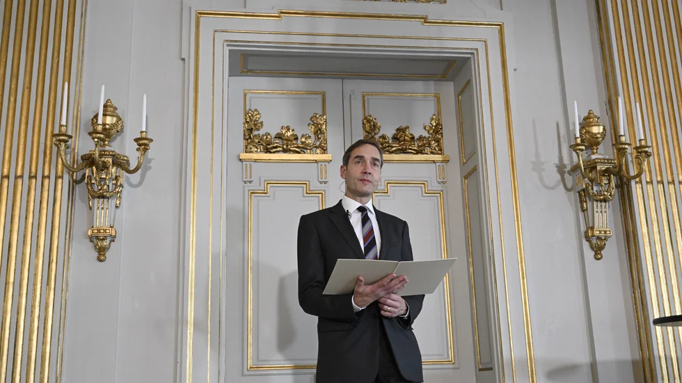 Mats Malm, ständig sekreterare vid Svenska Akademin, tillkännager Nobelpriset i litteratur i Börshuset i Stockholm 2022. Arkivbild.