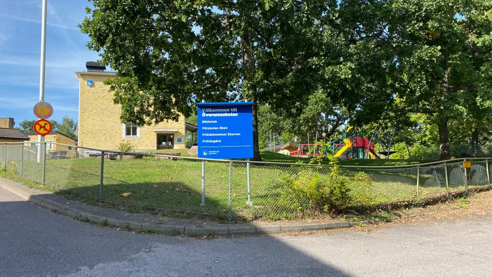 Biblioteket i Överum ligger i anslutning till skolan. Överumsborna verkar ha svårt att hitta dit.