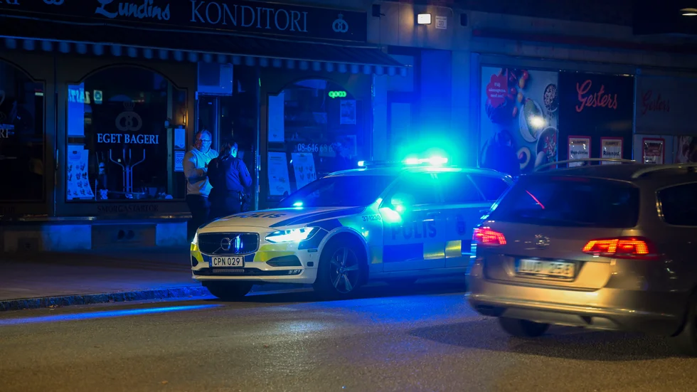Den 14 september vid 20-tiden larmades polisen om skottlossning i Västertorp i södra Stockholm. De fann Abdullah Janabi från Enköping skottskadad på platsen.
