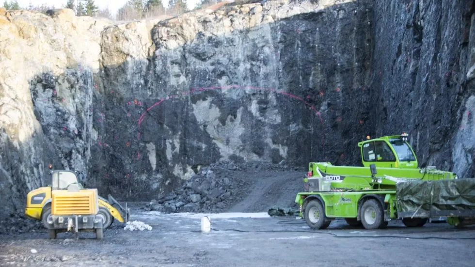 Trafikverket ska inom kort inleda den nya upphandlingen av tunneln genom Ersmarksberget. Men Norrbotniabanan mellan Umeå och Dåva kommer preliminärt att bli två år försenad.