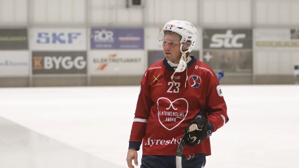 26-årige William Hallberg blev tvåmålsskytt i segermatchen mot Tranås. Det var Williams första match tillbaka på isen och  nu hoppas han kunna spela hela säsongen för Katrineholm bandy.