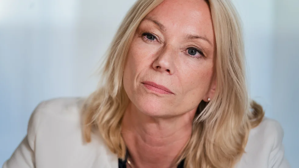 Riksgälden, med chefen Karolina Ekholm, vill trots den låga statsskulden inte justera riktvärden för skuldförvaltningen 2024 – men det kan bli aktuellt senare. Arkivbild