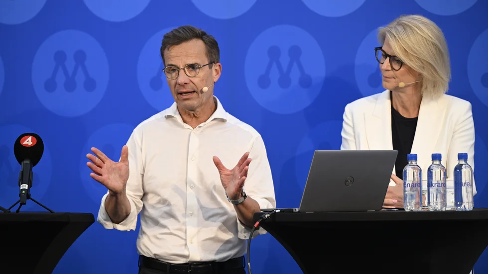 TYP SÅ HÄR MYCKET. Statsminister Ulf Kristersson (M) sprider missuppfattningar om bidragens omfattning.