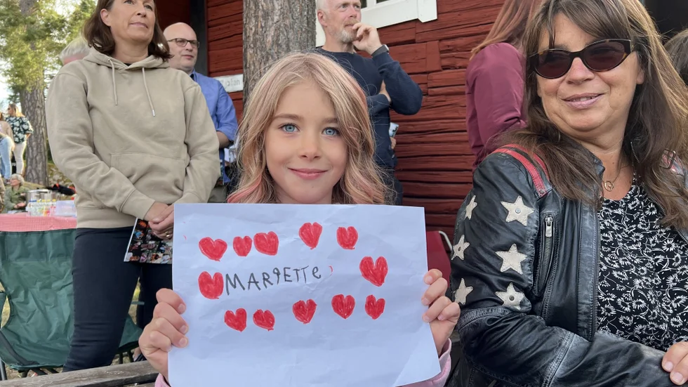 På allsången träffade vi Ellie som skrivit en hälsning till Mariette.