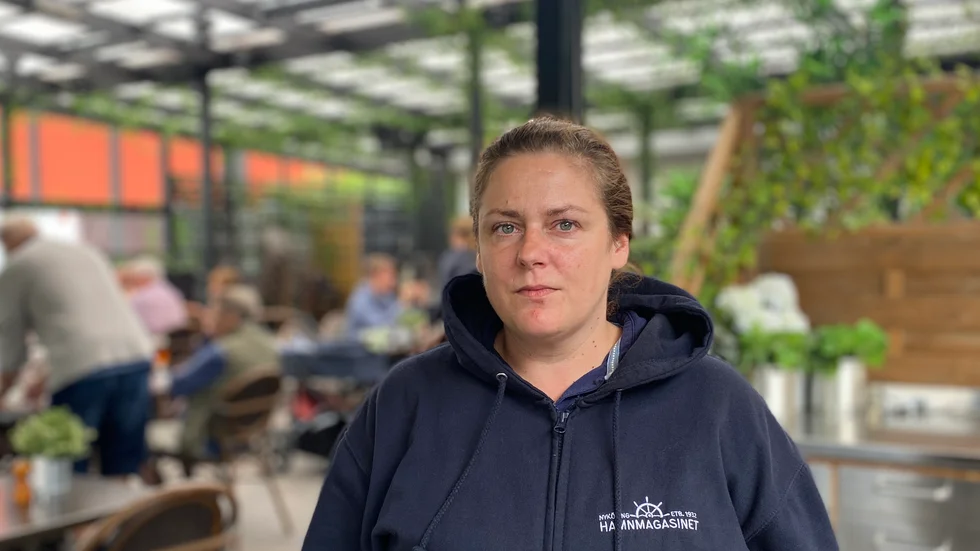 "I år är det bättre då vi tidigt på säsongen satte in motåtgärder, men förra året var det hemskt" säger Tess Olsson, platschef på restaurangen Hamnmagasinet.