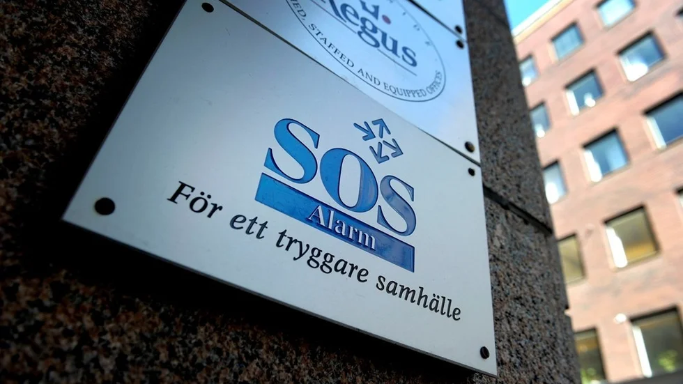 STOCKHOLM 20110423
Skylten utanför SOS Alarms huvudkontor på Humlegårdsgatan i Stockholm. Styvfadern till den 23-årige mannen som dog efter att ha nekats ambulans polisanmäler ledningen för SOS Alarm. Flera landsting byter i höst larmoperatör till Medhelp då SOS Alarm inte uppfyller kraven.
Foto: Janerik Henriksson / SCANPIX / Kod 10010