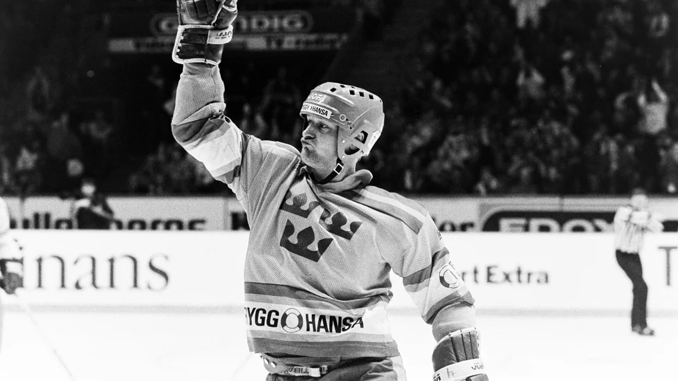860212 Ishockey, Sverige - Sovjet, 2-10: Thom Eklund, Sverige jublar efter mål.
Foto: BILDBYRÅN / 9489