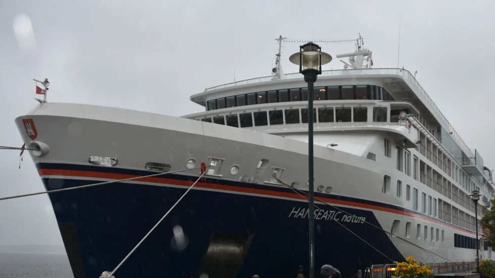 Hanseatic Nature i hamn vid en annan tid och plats.