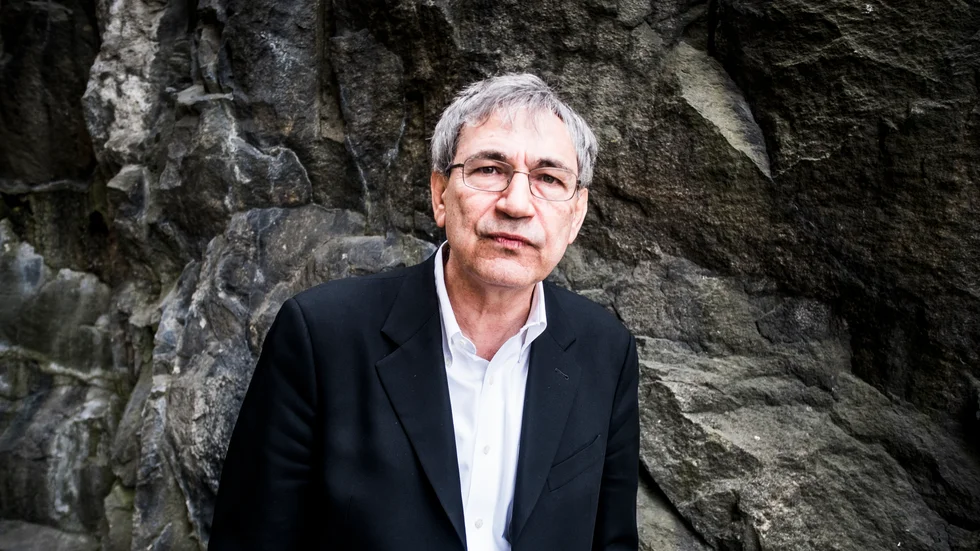 Orhan Pamuk (född 1952) är en turkisk författare och journalist. Han tilldelades Nobelpriset i litteratur 2006 för att han "funnit nya sinnebilder för kulturernas strid och sammanflätning".