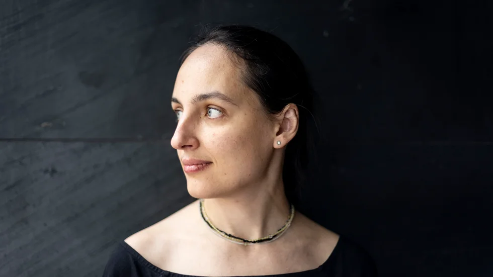 "Vi ryssar har haft en känsla av att eftersom vi kämpade mot fascism en gång i tiden så är vi immuna. Men det är ingen, det kan växa i vilket land och samhälle som helst", säger den ryska journalisten Jelena Kostiutjenko.