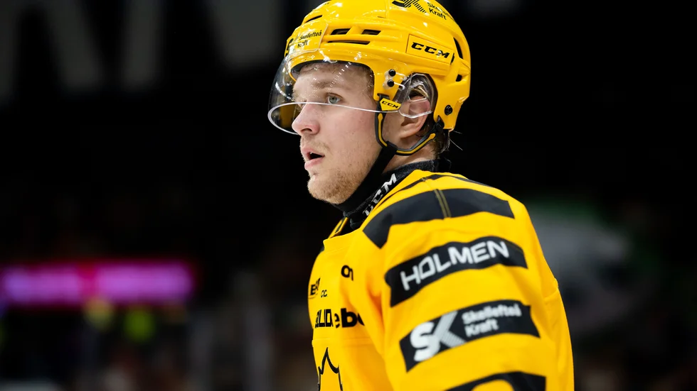 Måns Forsfjäll har flugit ned till Växjö och ansluter till laget.