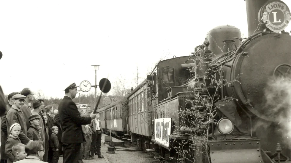 Sista persontåget Finspång-Pålsboda 27 maj 1962. Cirka 280 personer åkte med och Finspångs blåsorkester var på plats.
.