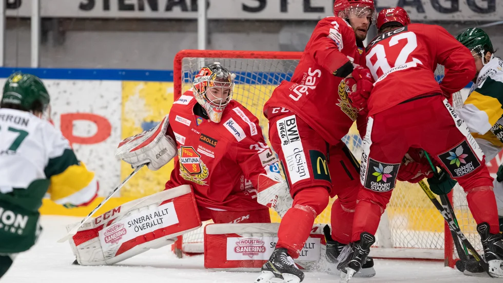 19-årige Oscar Leijon gjorde en bragdartad match när Almtuna slog Björklöven. Han tog 41 av 43 skott i sin första allsvenska match.