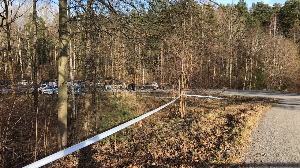 Det var bakom Storängsskolans parkering som en kvinna hittades avliden under måndagen.