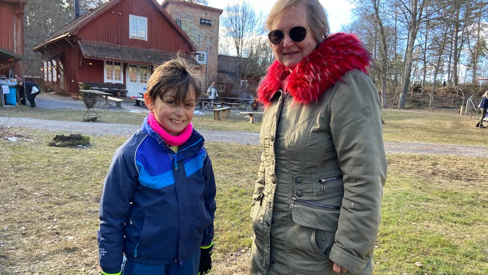 Inger Kyrk besökte platsen tillsammans med barnbarnet Nikola Paraniak.