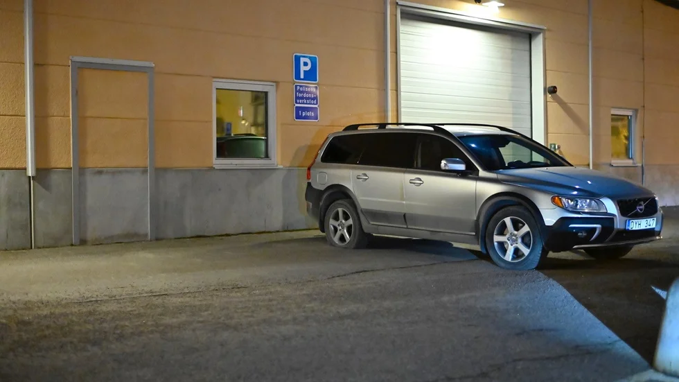 Polisbilen som blev utsatt för sabotage.