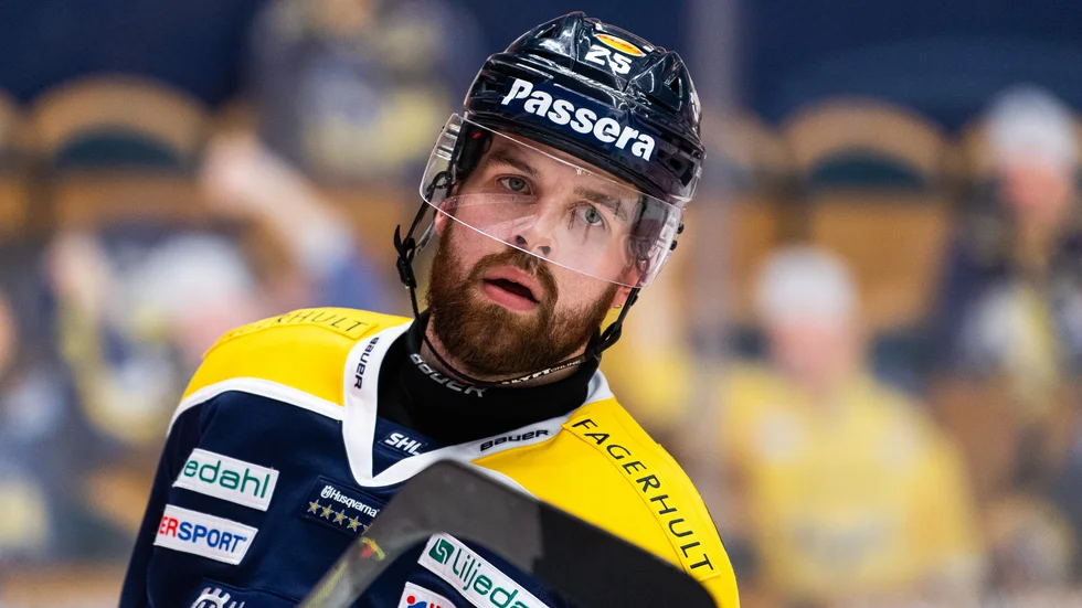 Det har inte varit någon dans på rosor för Holmström i HV71. "Men jag är i bra form nu och är positiv inför avslutningen", säger han. 