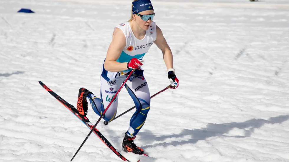 Jonna Sundling i lösa snöförhållanden på träningen dagen innan sprinten avgjordes och hon tog hem guldet.