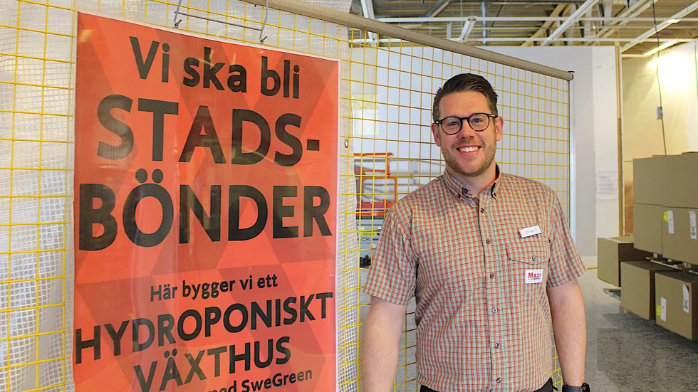 Johan Vanselius, butikschef på Ica Maxi, ser fram mot öppningen av butiksodlingen där man kommer att kunna erbjuda färska kryddor och sallad.
