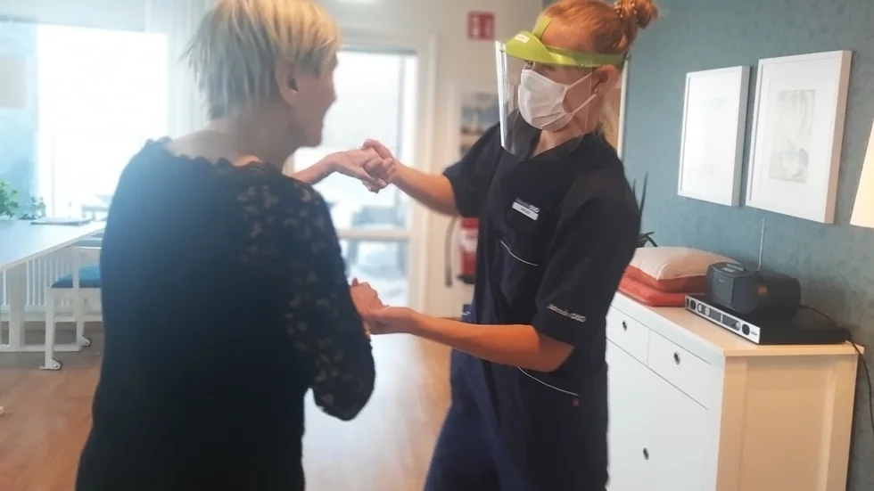Spontandans och musik är ett populärt inslag på äldreboendet Attendo Kapellgärdet Norra som har Sport & Spa-inriktning. 