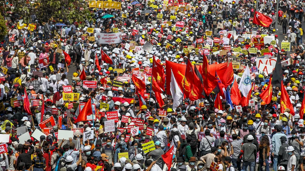 Protesterna i Myanmar har pågått i två veckor.