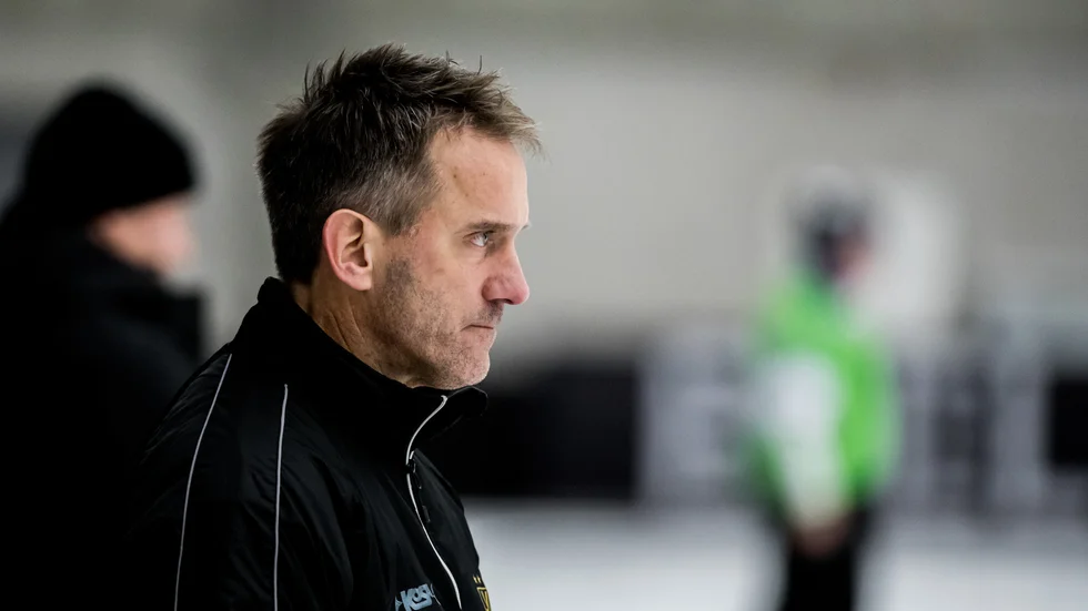 Vetlanda-tränaren Mattias Rehnholm tror det kommer bli två tighta matcher när Vetlanda och IFK Motala möts i åttondelsfinalen. 