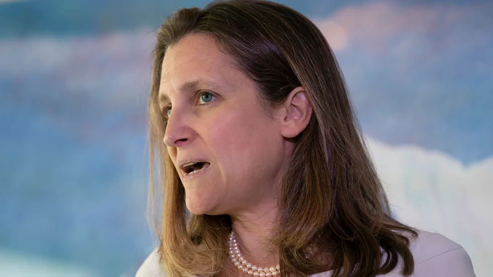 Kanadas biträdande premiärminister Chrystia Freeland lovar att svara "dollar för dollar" på nya amerikanska tullavgifter. Arkivbild.