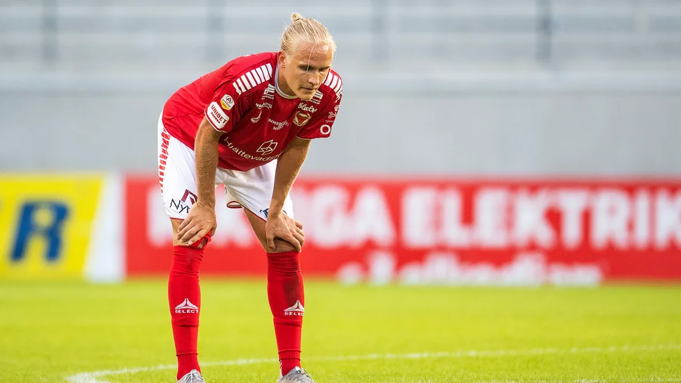 Henrik Löfkvist har spelat småskadad under sommaren. Nu väntar operation och säsongen är över för 25-åringen.