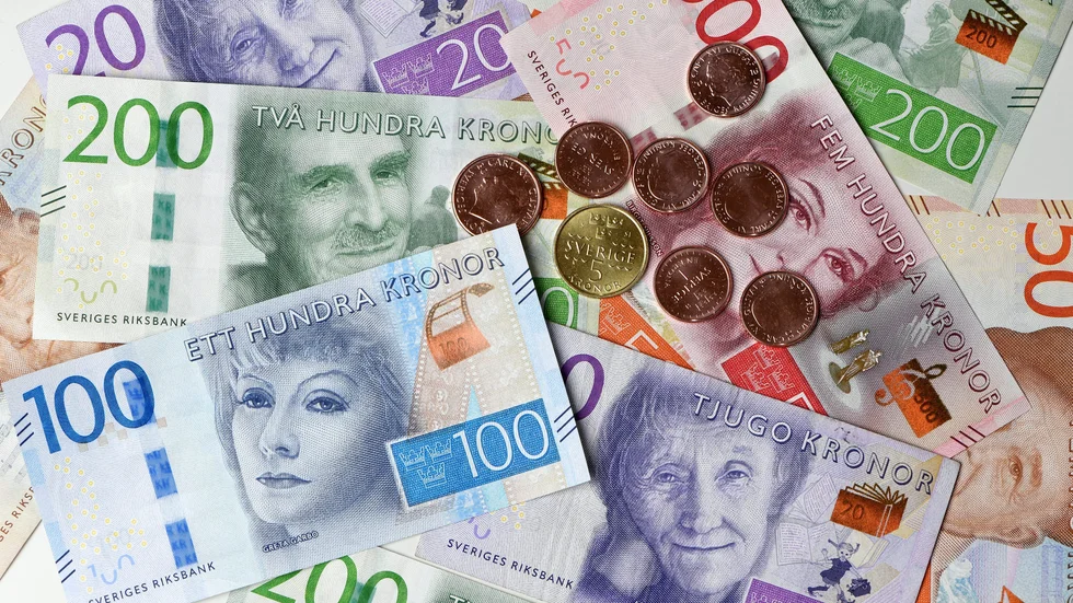 En person i Norrköping tvingas betala tillbaka nästan 300 000 kronor till Försäkringskassan.
