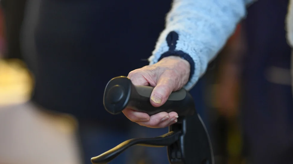 Läget inom hemtjänsten är enligt Rolf Öström stabilt, trots att det är tufft och skört med bemanningen. "Vädjan om att folk ska stanna hemma är vårt skarpaste instrument", säger han.