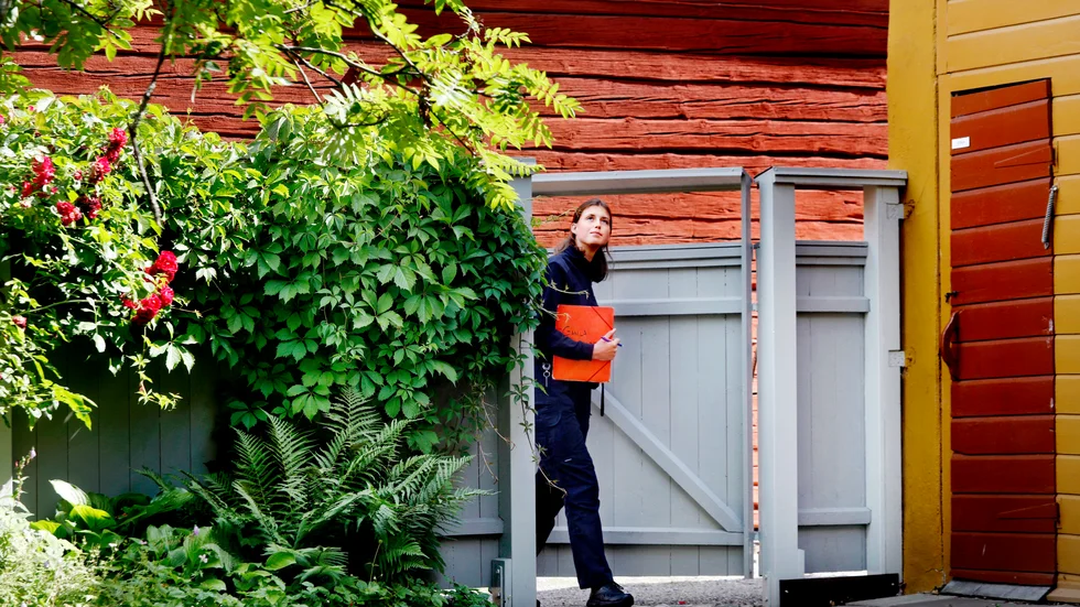 Dubbla portar, litet och instängt. Flera innergårdar i Gamla staden är lika trånga som de är vackra. Det menar brandingenjörsstudenten Lovisa Gustafsson som under sommaren inventerat brandskyddet i stadsdelen. 
