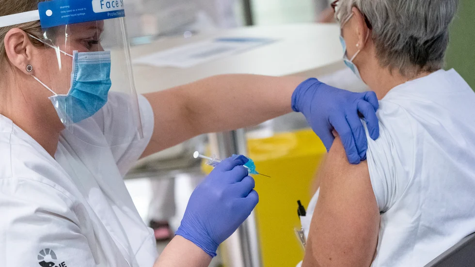 De vaccin mot covid-19 som vi nu börjat vaccinera oss med bygger på mRNA, en genetisk metod som inte har använts tidigare i större skala. Arkivbild.