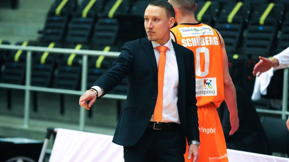 Mikko Riipinen och Dolphins inleder kvartsfinalerna hemma mot Köping på onsdag.