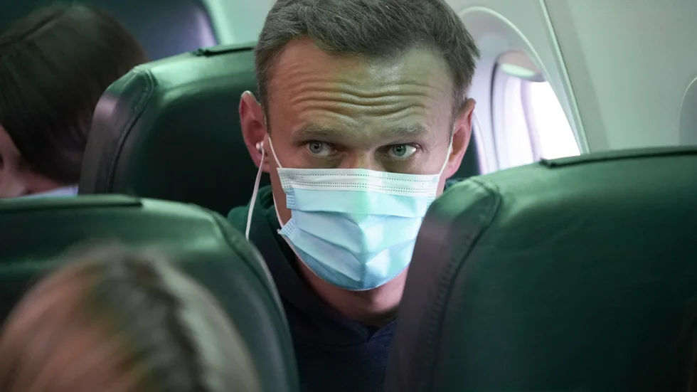 Aleksej Navalnyj ombord på det plan som tog honom från Berlin till Moskva i söndags.