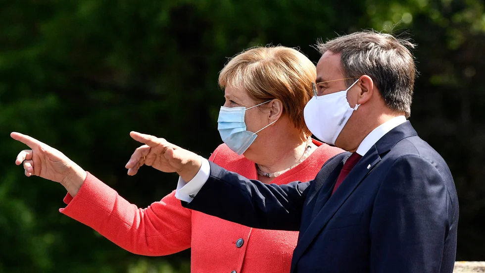 Tysklands förbundskansler Angela Merkel och Armin Laschet, som tar över som partiordförande i deras kristdemokratiska parti CDU. Arkivbild.