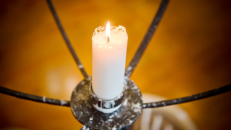 Skribenten uppmanar alla att ge en julgåva till kyrkan.