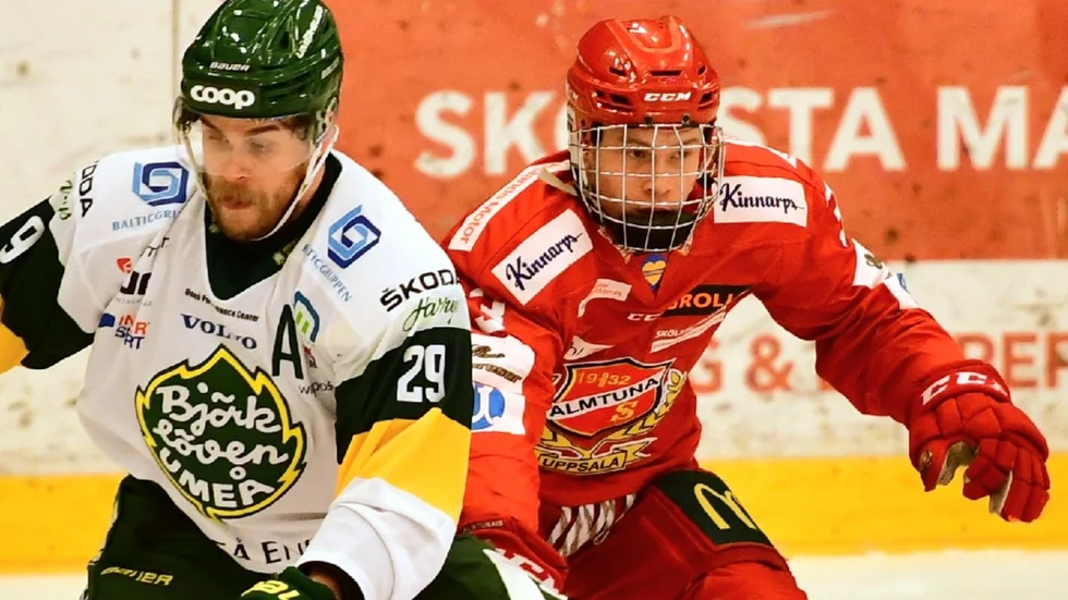 Oskar Asplund fick göra några minuter mot topplaget Björklöven.
