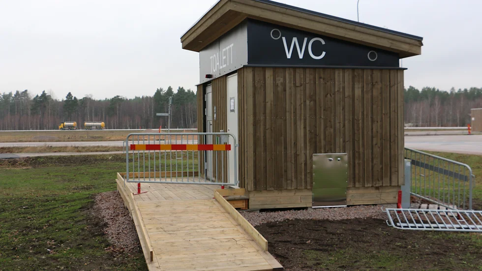 Premiären låter vänta på sig. Det som återstår är att koppla in elströmmen för att den nya offentliga toaletten ska kunna tas i bruk.