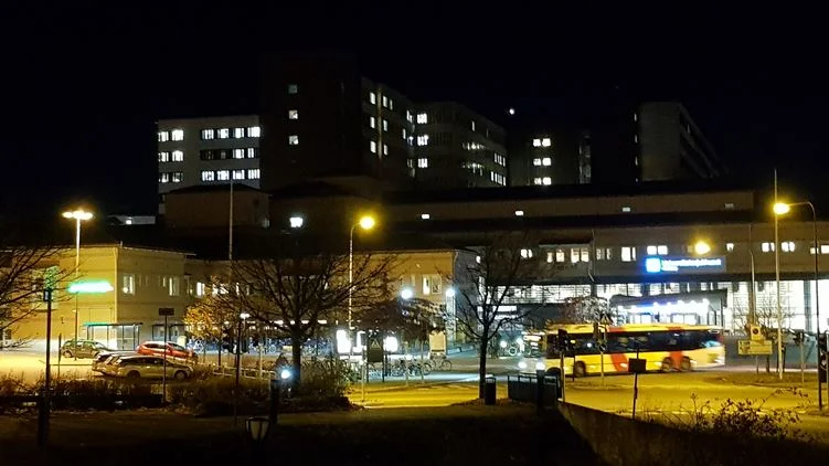 På Universitetssjukhuset i Linköping vårdades på onsdagen 49 smittade personer på vårdavdelningar och åtta på intensivvårdsavdelningen. 