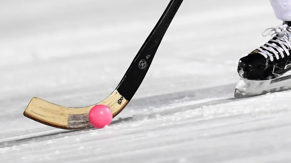 IFK Kungälv ska spela bandy i helgen, trots allt. Arkivbild.