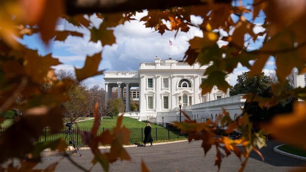 Maktskifte väntar i Vita huset i Washington DC– men vägen är ovanligt turbulent.